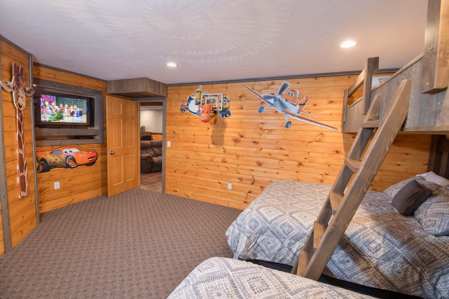 06f84ef3-d0a4-4588-81b8-f8a2102e3665